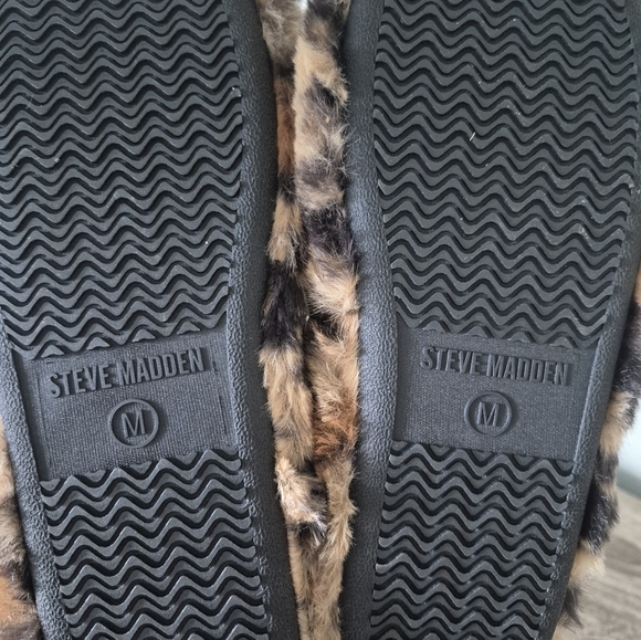 Steve Madden Faux Fur Cheetah Slippers And Knit Hat Set - Picture 2 of 2